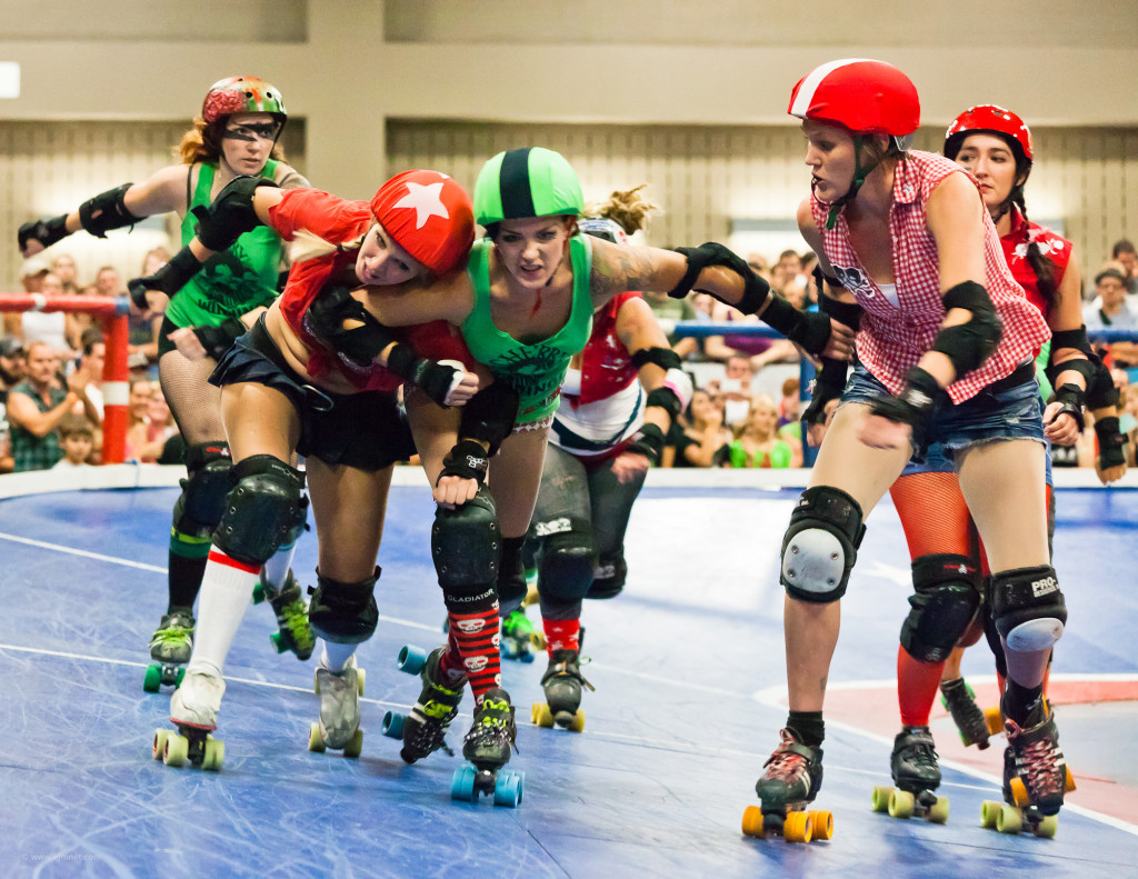 Roller Derby Femminilie: Cherry Bombs contro Rhinestone Cowgirls!